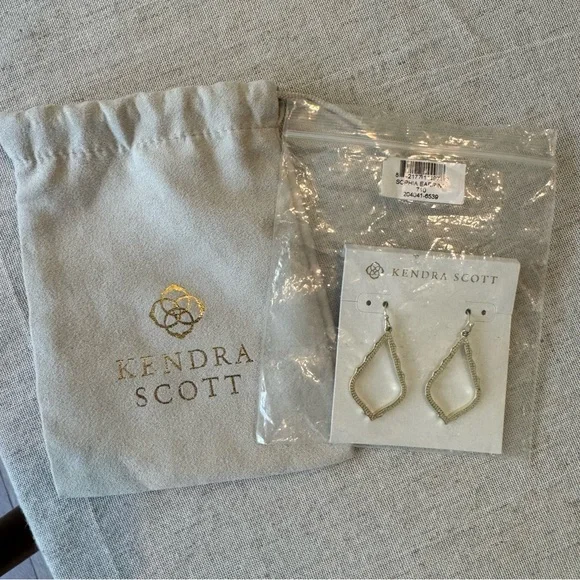 Kendra Scott Sophia Drop Earrings in Gold - Picture 2 of 5